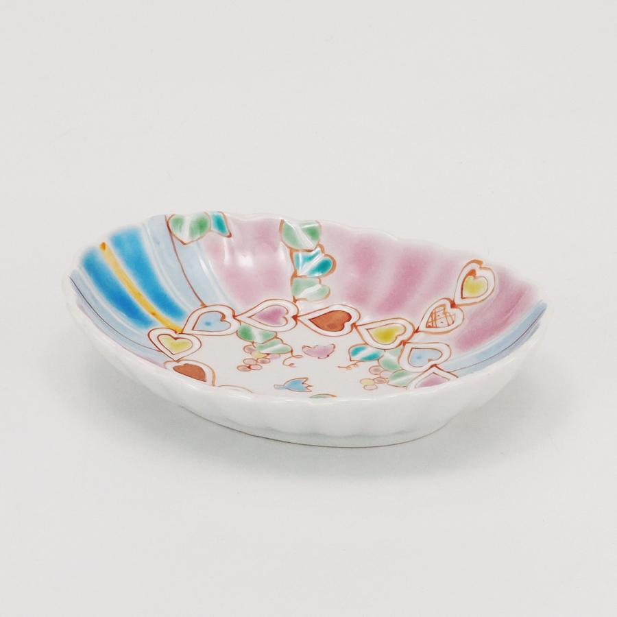 日本の伝統工芸品【九谷焼】4号菊楕円小皿 ハートピア